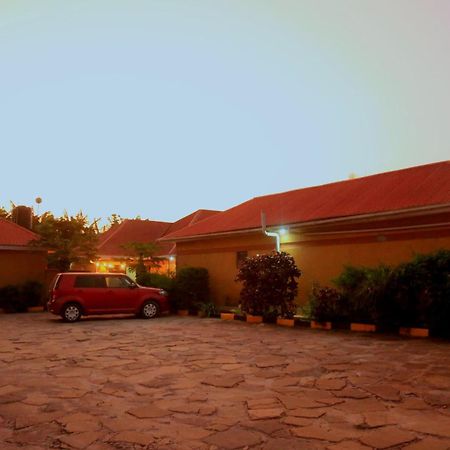 Palm Star Motel Fort Portal Ngoại thất bức ảnh