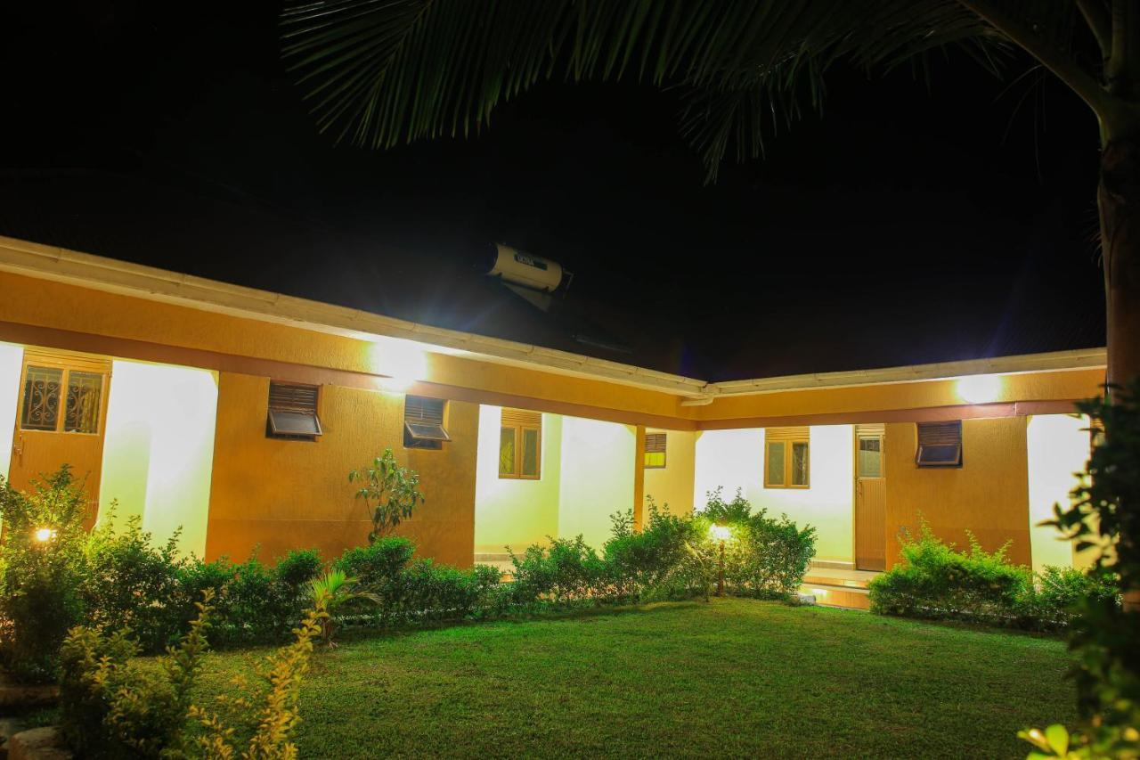 Palm Star Motel Fort Portal Ngoại thất bức ảnh