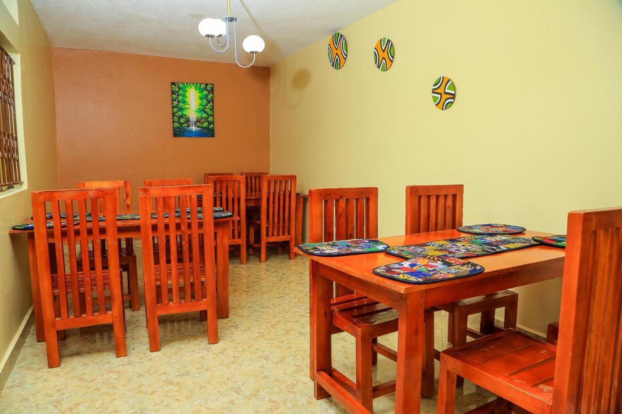 Palm Star Motel Fort Portal Ngoại thất bức ảnh