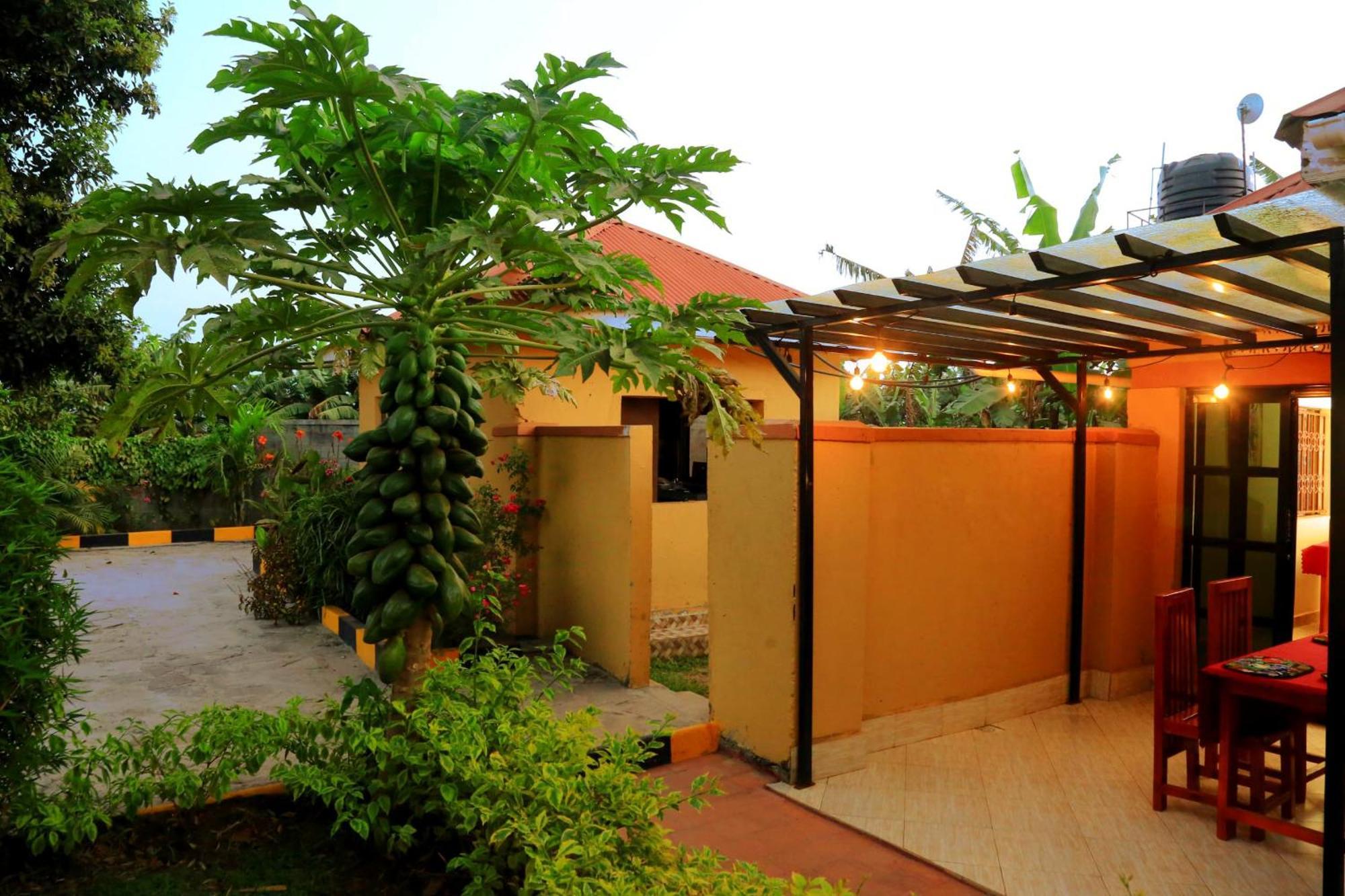 Palm Star Motel Fort Portal Ngoại thất bức ảnh
